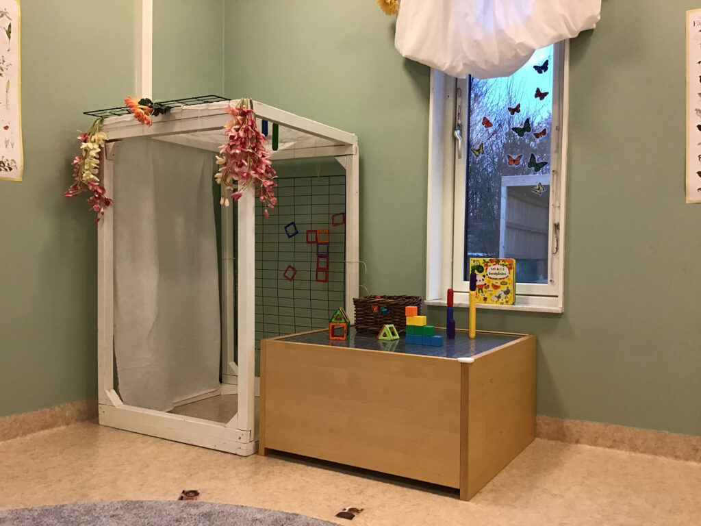 Temainriktat och tekniskt lekmaterial